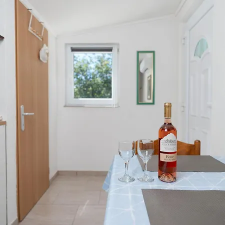 Tom Apartamento Starigrad Paklenica